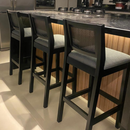 Banqueta de Madera Silvia con Respaldo en Malla y Asiento Tapizado – Negra – Lino Oscuro